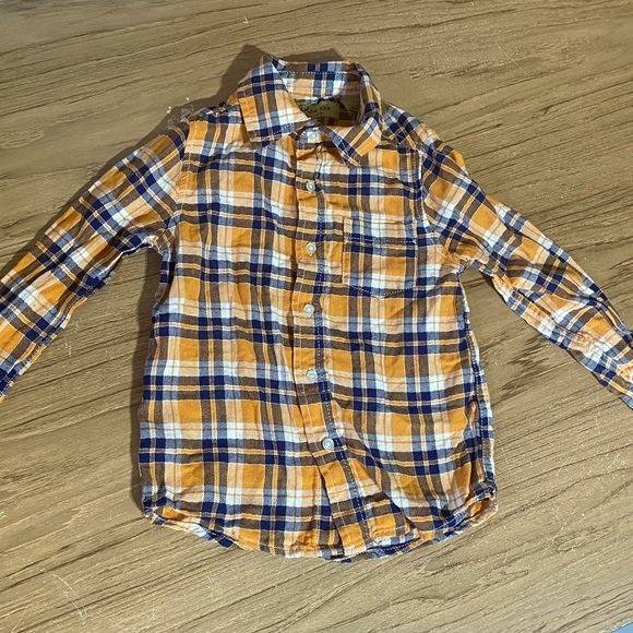 Cute button down - Picture 4 of 4